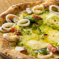 魚介のバジルクリームピザ