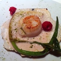 ライラ - ホタテのポワレ、フランボワーズのソース