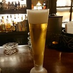 ターラ - 生ビール￥500細長いグラス、酔っぱらってひっくり返さなかったのは奇跡に近い、とあとからおもいました。