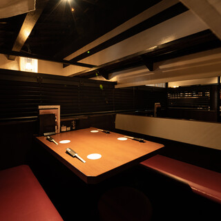 1st floor, semi-private table seating (3 to 4 people) *Non-smoking