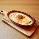 Normandy-style gratin with shrimp American sauce