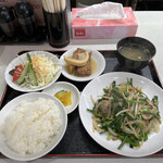 三壽 - 日替り定食（ニラと豚肉炒め）