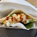 ギリシャ料理 Bakuro グリークキッチン&ベーカリー - 白身魚のピタ