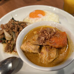 Thai Restaurant SOUL FOOD BANGKOK - 鶏肉とニンジンには阻まれ、アボガドが見えません。。