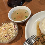 Thai Restaurant SOUL FOOD BANGKOK - 付け合わせのサラダとスープ