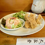 Hisamoto - 本日のランチは、
                        チネンの一ロかつ 春キャベツと海老のサラダ
                        とんかつ屋さんですが、日替わりランチは手の込んだ料理をいただけるのです♪