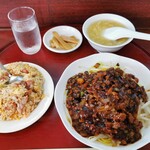 中山菜館 - ジャージャー麵と半炒飯