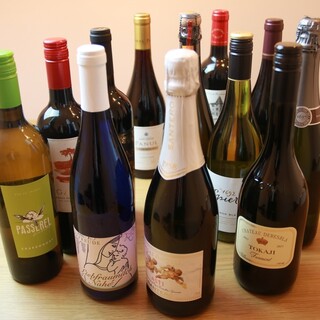 [Lunch drinks are also welcome] We always have about 12 types of wine available.