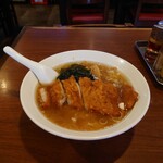 高伸 - 排骨麺 (ぱいくーめん)、1,000円。