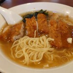 高伸 - つるっとした、”昭和のスープ”にあっている中細麺。