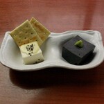 Assorted black and white sesame tofu