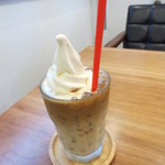 Shirokuma Cafe - 妻はアイスカフェカテラテフロート（650円）