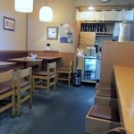Maruuma - ほぼ開店と同時に訪問したので一番乗り、それでも直ぐにお客様が増える事が予想されたんで一人だったんですがカウンターで食事をいただく事にしました。
      