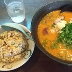 にんにくらーめん せんどう - 辛味噌ラーメンと半炒飯