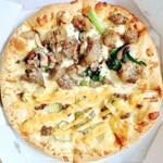 ドミノ・ピザ - ハーフ&ハーフ(S)　3355円
(炭火焼ビーフ、ビッグダックバーガー)