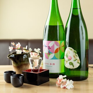 料理の味を引き立てる日本酒を豊富に取り揃えております。