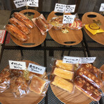 FRUIT SAND STORY - サンド類だけでなくパンも販売中   その１