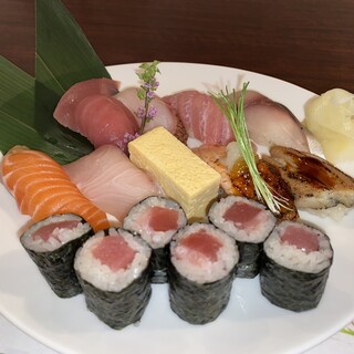 Our ``Nigiri'' is proud of its extremely fresh ingredients and rice. You can also enjoy it as a course.