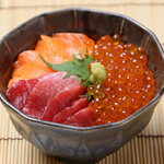 箱館居酒屋 熾美 - 本日の海鮮丼3種盛り 並