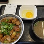 Yoshinoya - 焦がしねぎ焼き鳥丼並、ご飯小盛、みそ汁と生卵付き