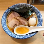 中華そば 多賀野 - 醤油ベースのスープ