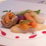 ベージュ アラン・デュカス 東京 - 季節野菜のバリグールとウニ
