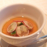 ベージュ アラン・デュカス 東京 - トマトのフラン
