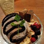 国産牛焼肉食べ放題 肉匠坂井 - 濃厚チョコレートパフェ