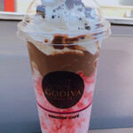 ミニストップ - 料理写真:ハロハロ 贅沢ショコラいちご