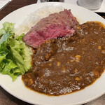 肉塊 UNO - カレーは牛スジカレーです♪