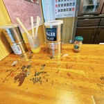 自家製麺 伊藤 - 卓上調味料。青しその容器のなかには一味唐辛子が!!