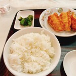 中国料理 正華 - ランチの揚げ餃子とライス