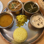 やっぱりインディア - チキンキーマ、サーグマトン、ライス、ダール、ライター、アチャール
