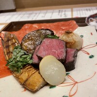 くずし 之助 - 焼物　引佐産に峯野牛の炭火焼き　奈良県産丸茄子の木の芽味噌焼き