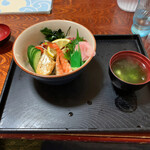 山海亭 - 海鮮丼(1000円)