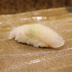 にぎり鮨 一五〇 - ヒラメ