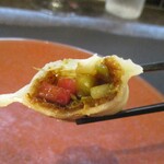 小菜一碟 - 北京ダック ふきのとう味噌：今回の北京ダックは、スタッフさんが高山へ行かれた際に摘んでみえたフキノトウの味噌を使用した新食感の 北京ダックです。 斬新で美味しイ！