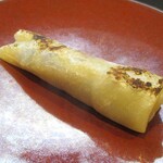 小菜一碟 - 北京ダック ふきのとう味噌：今回の北京ダックは、スタッフさんが高山へ行かれた際に摘んでみえたフキノトウの味噌を使用した新食感の 北京ダックです。 斬新で美味しイ！