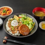 Meat Hamburg and minced rice set meal