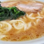横浜らーめん 本牧家 本店 - ラーメン並(近景)