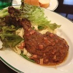 オー バカナル - ランチ。若鶏のブレゼ。
      煮込みのことですね。
      肉が柔らかいけどしっかりしていて、美味しいです。