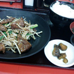 東麺房 - ニラレバ定食（金曜日の日替わり定食）