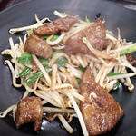 東麺房 - ニラレバ炒め、大アップ。相当な量がありますよ！