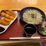 そば処 ふくふく亭 - 料理写真:ベルを貰って暫く待つと注文した蕎麦と串揚げのセット１２１０円の出来上がりです。