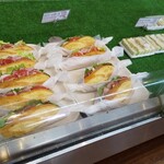 ベーカリー プチ - 冷蔵ショーケース