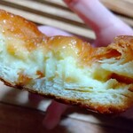 ベーカリー プチ - 悪魔のクイニーアマン 断面