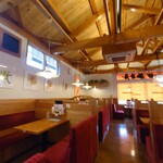 コメダ珈琲店 - 店内はどのお店でもコメダ珈琲だと判るインテリア