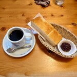 コメダ珈琲店 - ●コメダブレンドコーヒー　480円
（モーニングサービス付き）
①トースト
食パンとローブパン、2種類から選べる
②小倉
茹で卵か小倉、玉子ペースト、
季節限定フルーツミックスジャムから選択