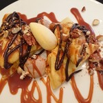 東京ステーションホテル ロビーラウンジ - 林檎を包んだクレープ､アイスクリーム､チョコとキャラメルのソース､数種のナッツ