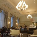 東京ステーションホテル ロビーラウンジ - 16時以降は徐々に空いてきます